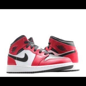 Air Jordan 1 Black Toe Chicago